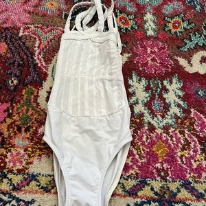 Honeycutt White Leo Size CL